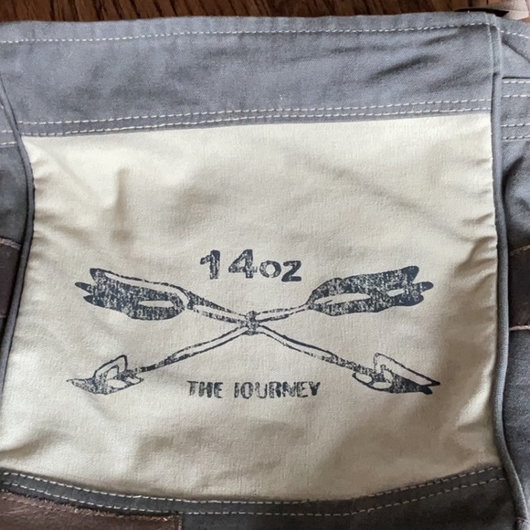 Chloe & Lex Zip top tote - Picture 6 of 7